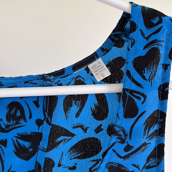 Cute blue dress with zippered back detail - Picture 2 of 7